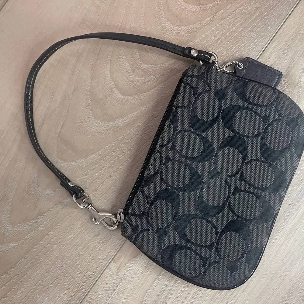 Black coach wristlet - Picture 3 of 6